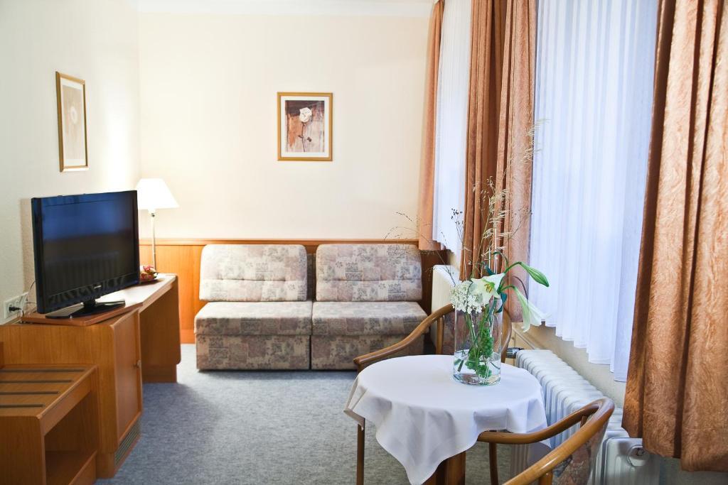 Hotel Saechsisches Haus Berggiesshübel Szoba fotó